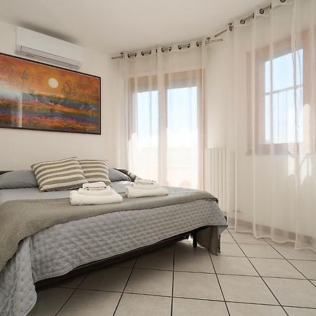 -Luminosa 5 Stars With Balcony- Wifi Netflix 15 Minutes From Duomo Appartement Milaan Buitenkant foto